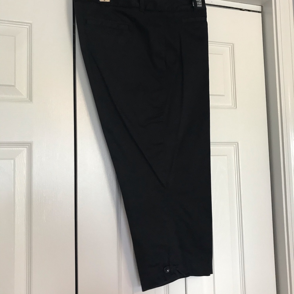Black capris